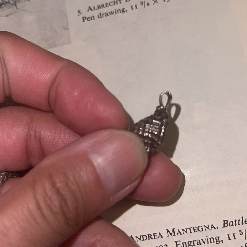 Sterling silver seashell pendant - Picture 12 of 12